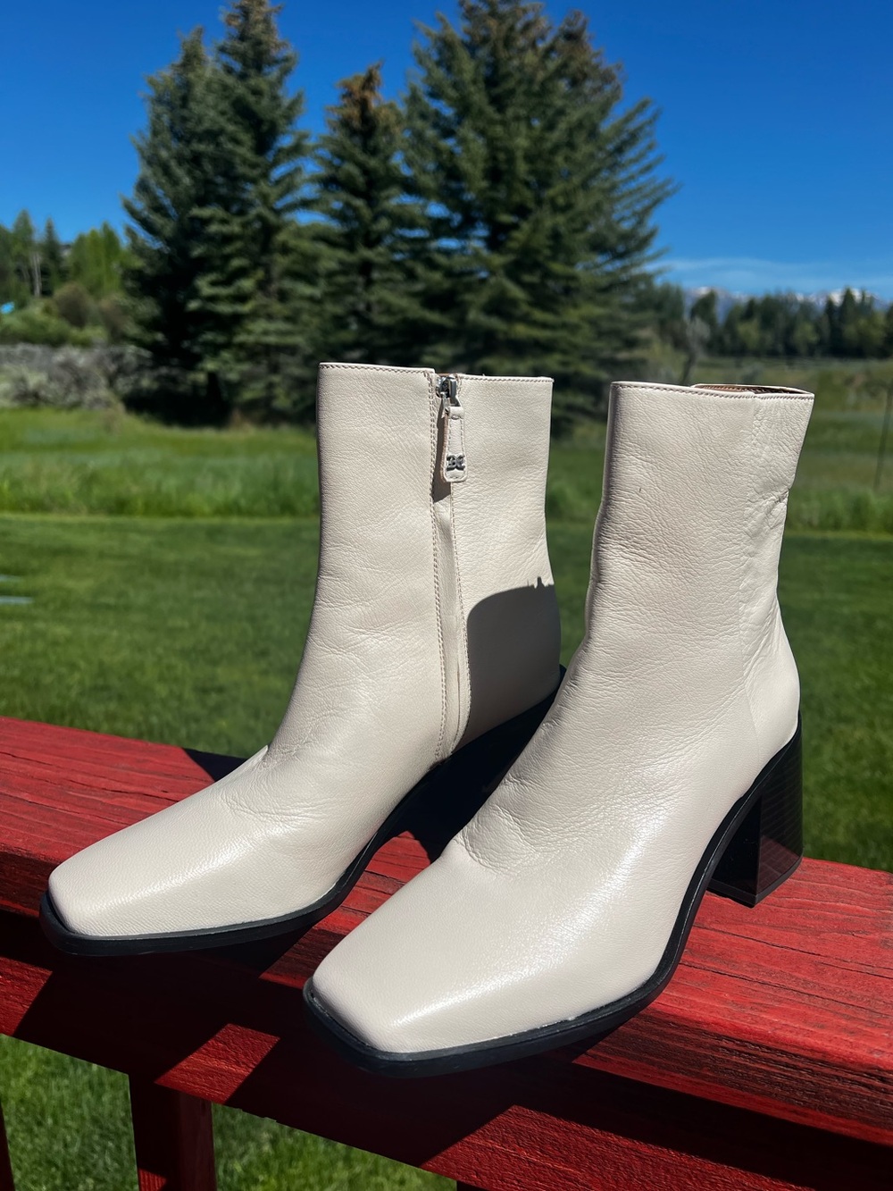 NWOB Sam Edelman Winnie Cream Leather Block Heel Ankle Boots Sz-8.5 - Picture 2 of 12